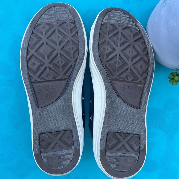 Converse Black with Red Flowers Women’s Low Top Sneakers size 8. - Picture 9 of 9